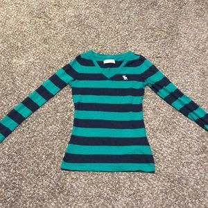 Abercrombie kids v neck